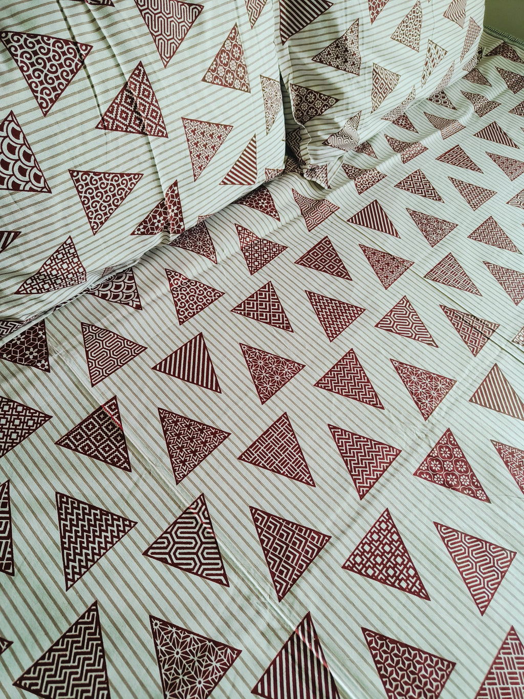 White & Red Cotton Geometric Premium Queen Bed Sheet