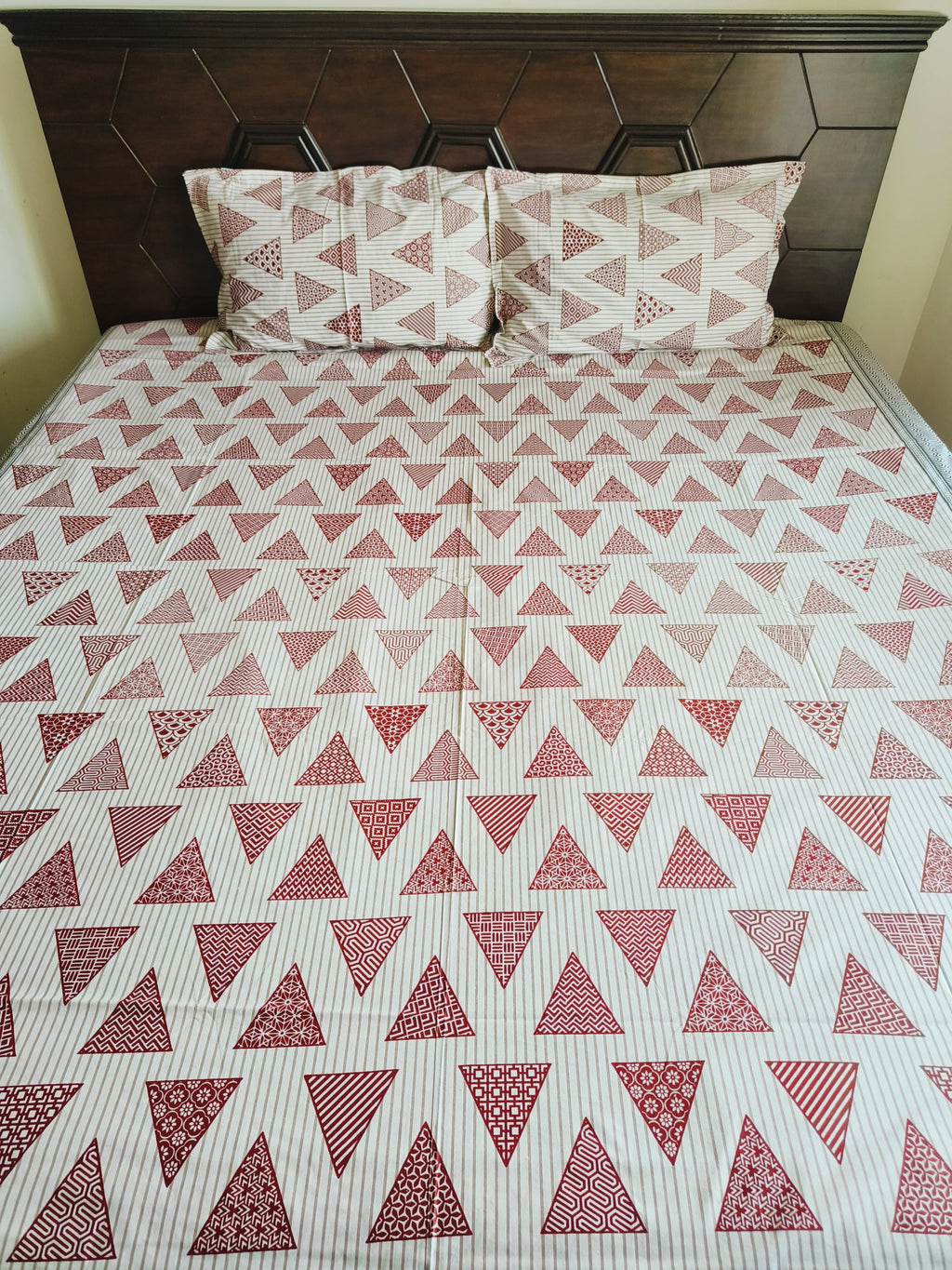 White & Red Cotton Geometric Premium Queen Bed Sheet