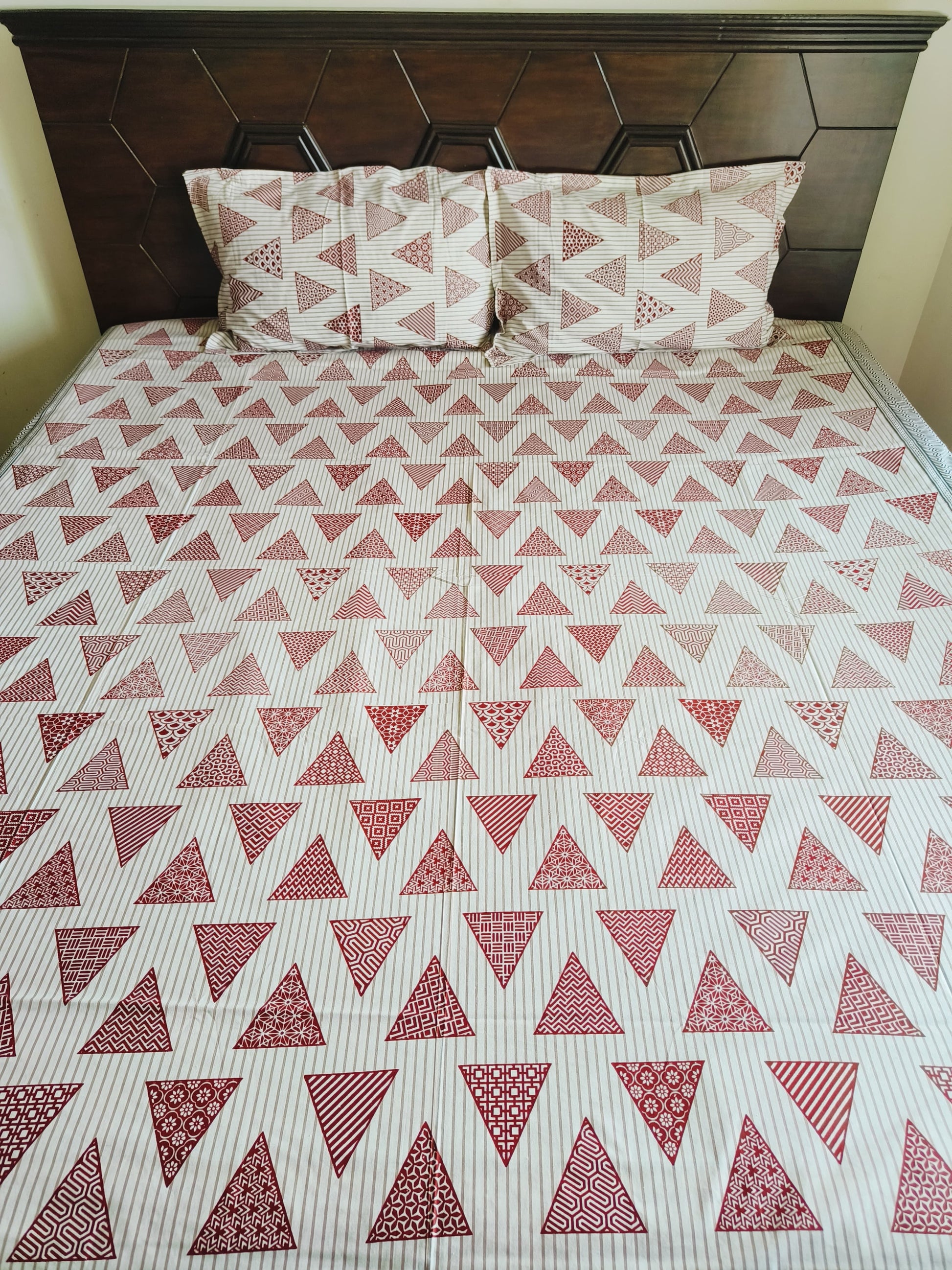 White & Red Cotton Geometric Premium Queen Bed Sheet