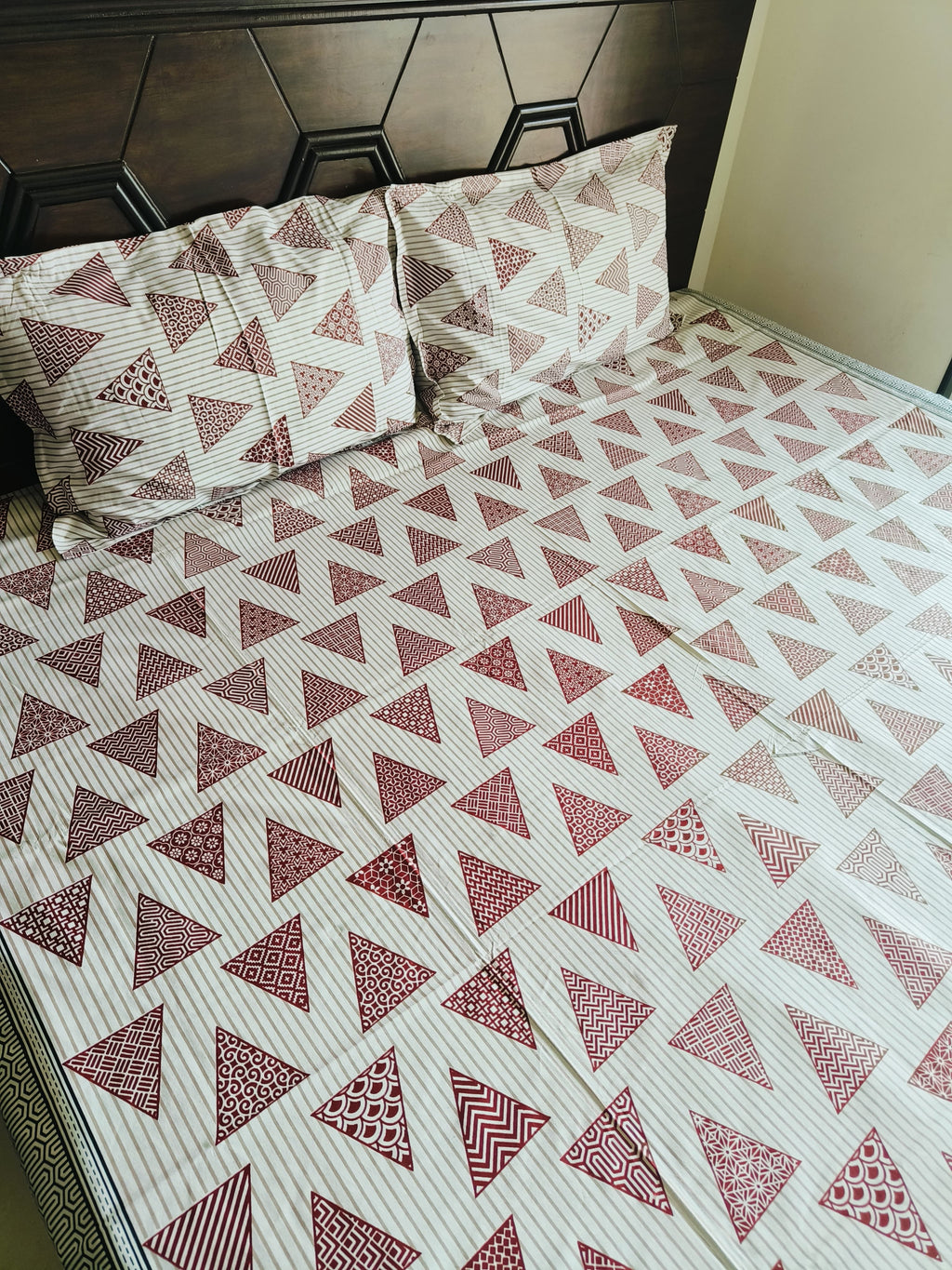 White & Red Cotton Geometric Premium Queen Bed Sheet