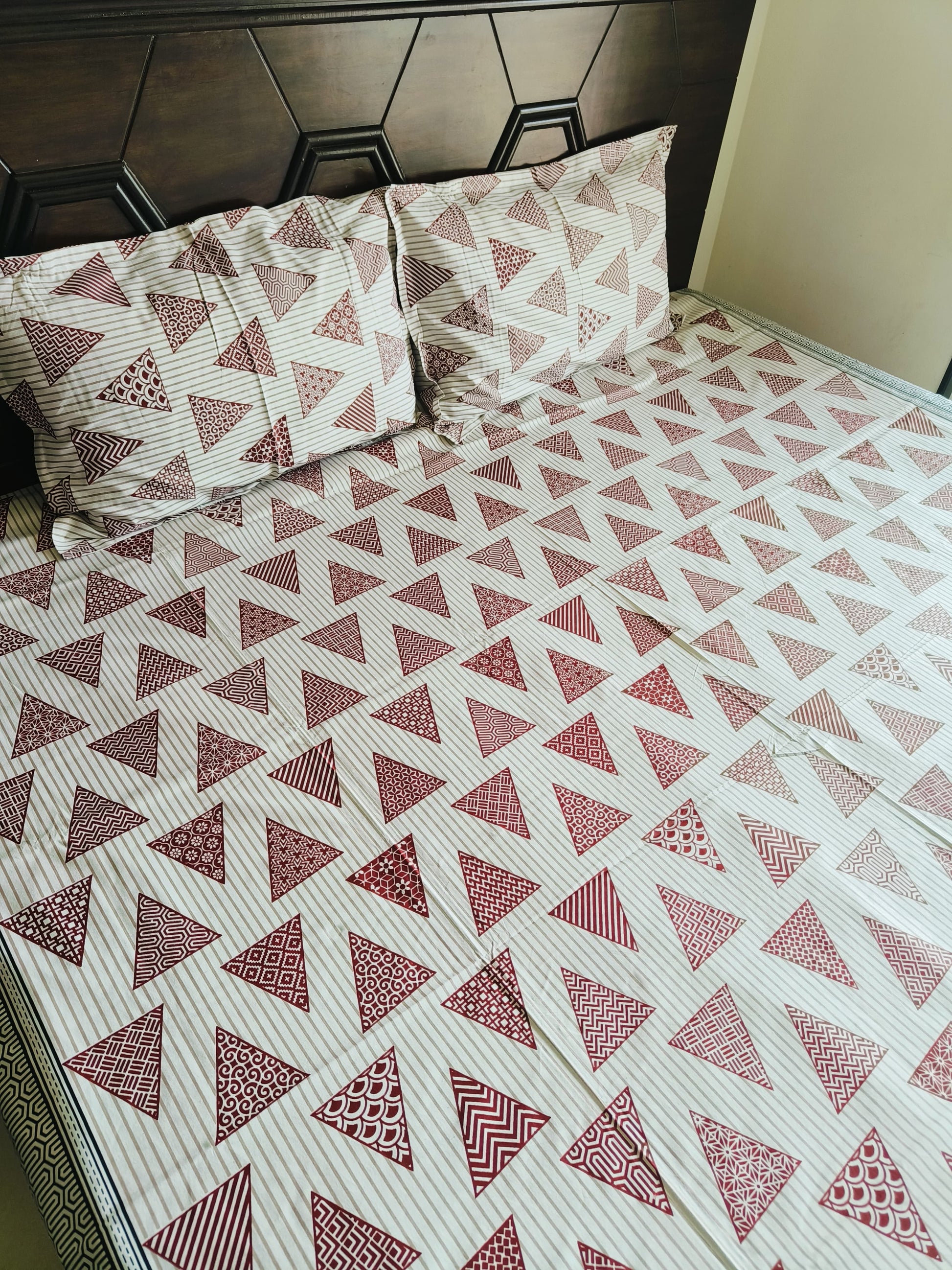 White & Red Cotton Geometric Premium Queen Bed Sheet