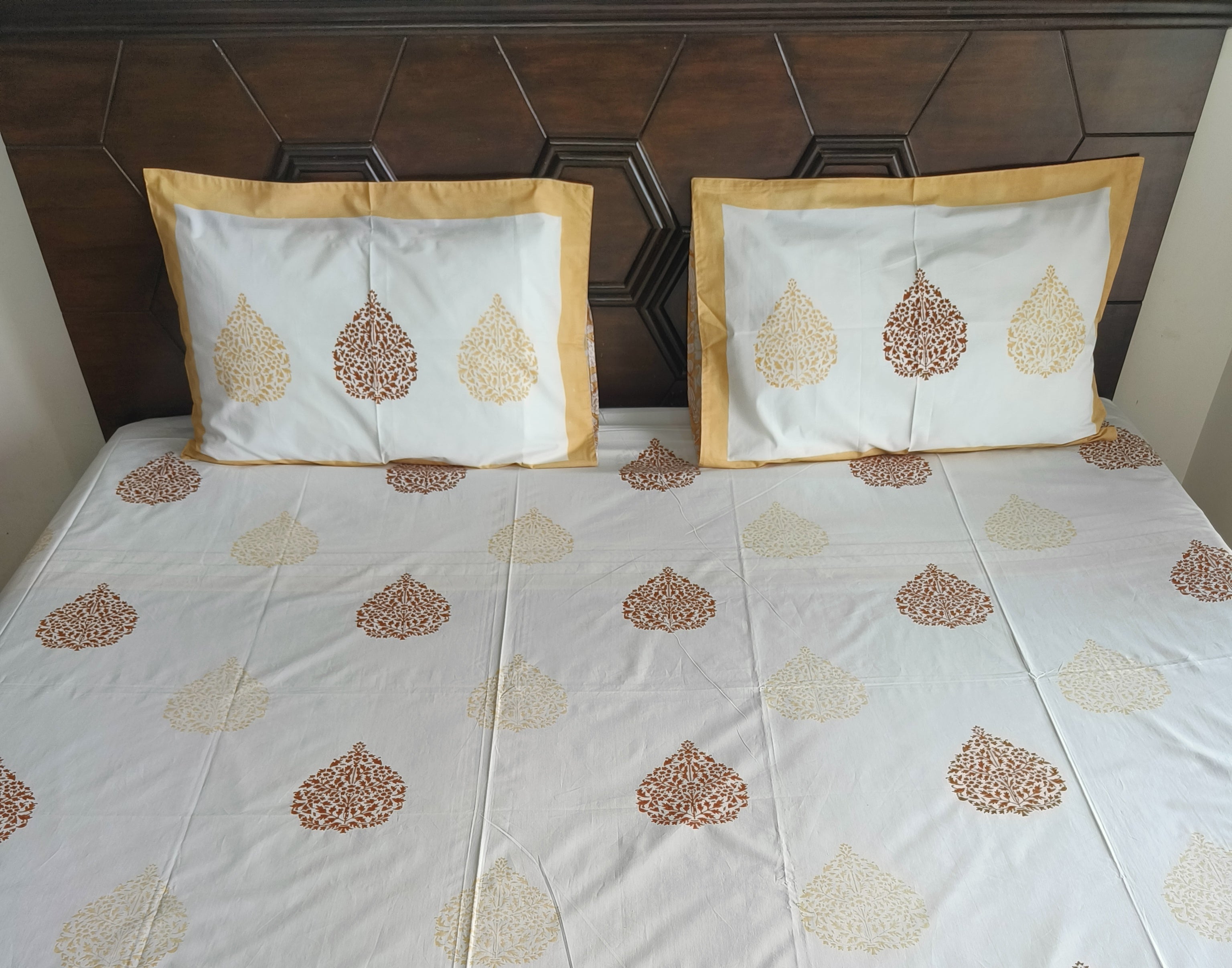 Artisanal Buti Print Cotton Bedsheet - Avyana Bedding Collection