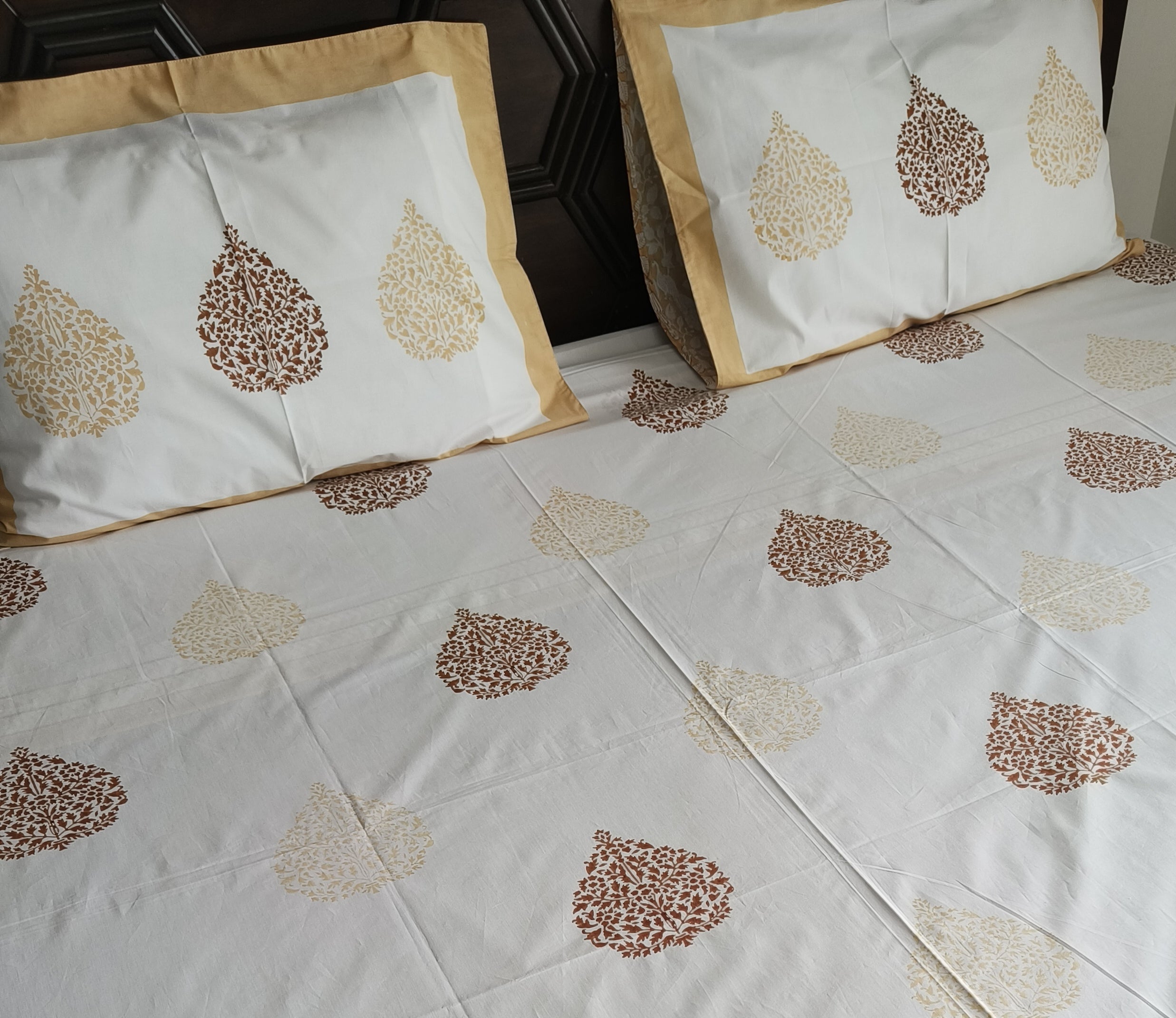 Artisanal Buti Print Cotton Bedsheet - Avyana Bedding Collection
