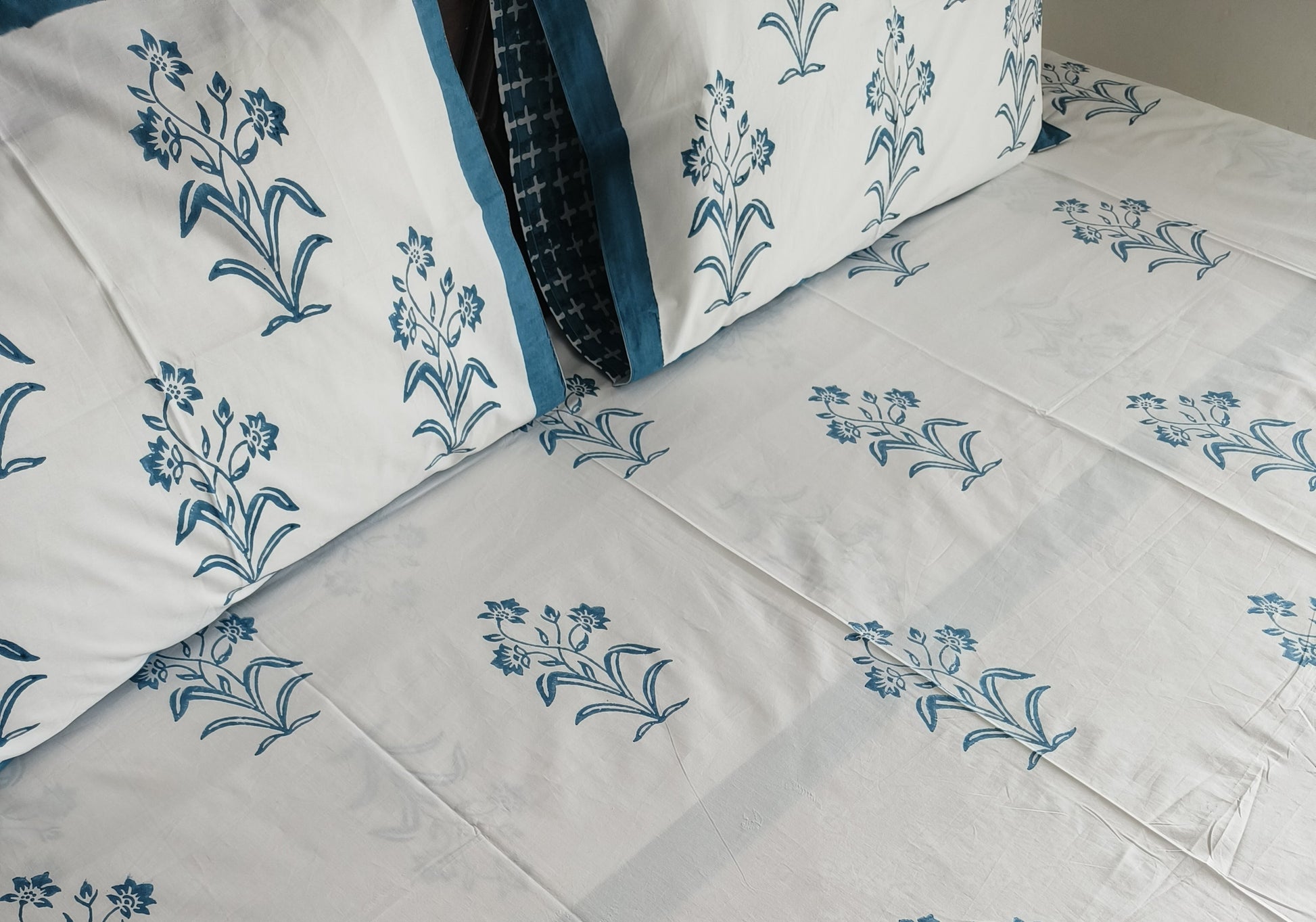 Elegant Blue Hand Block Floral Cotton Bedsheet Set - Avyana Bedding Collection