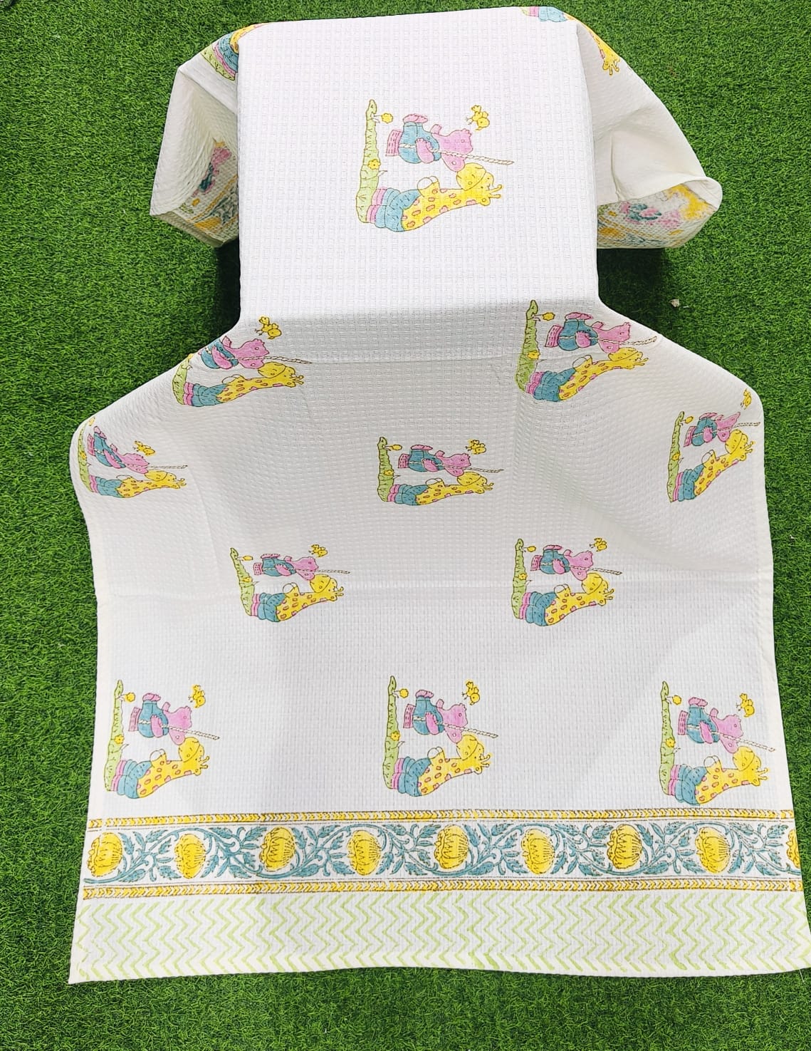 Kids Giraffe Print Towel - White and Yellow - Avyana Bedding Collection