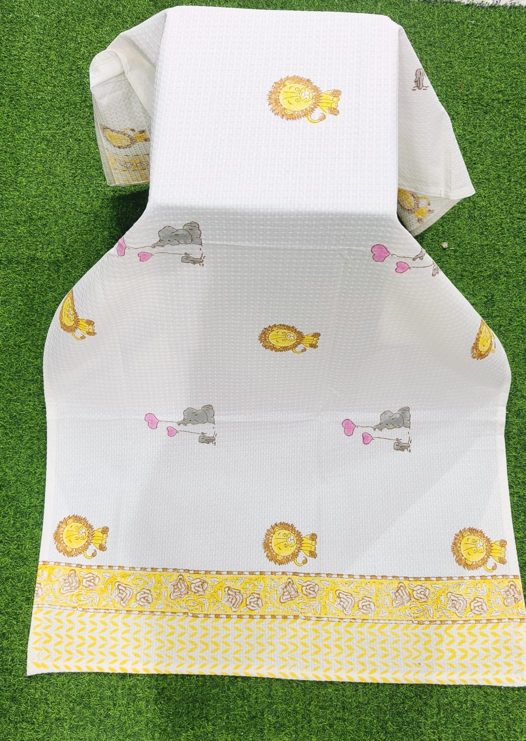 Kids Lion Print Towel - White and Yellow - Avyana Bedding Collection