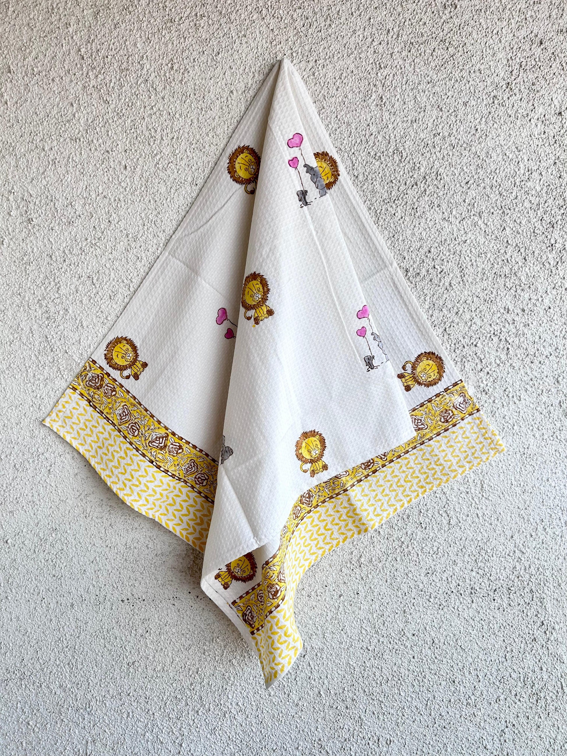 Kids Lion Print Towel - White and Yellow - Avyana Bedding Collection