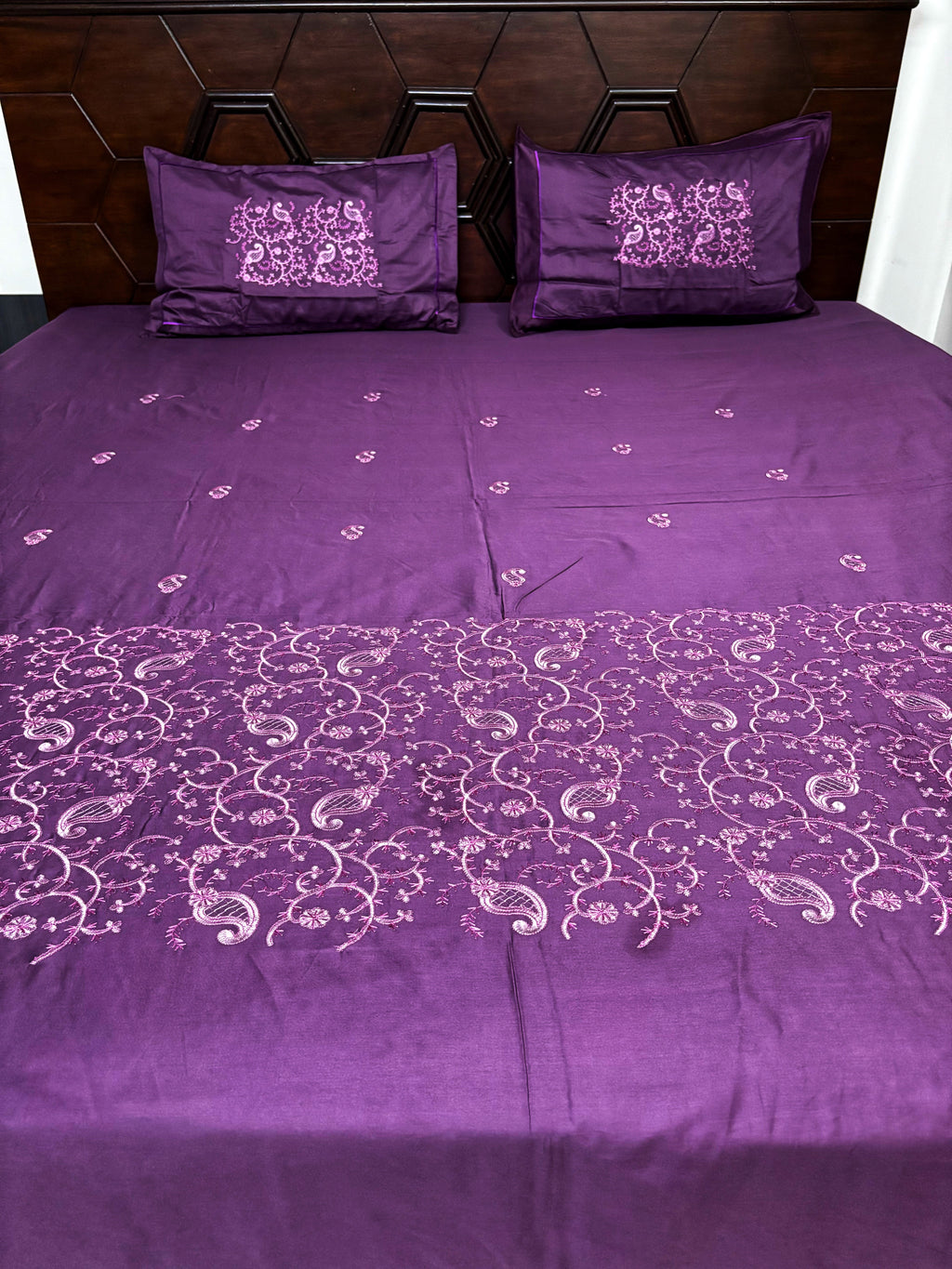 Mauve Embroidery Pure Cotton Premium King Bed Sheet - Avyana Bedding Collection