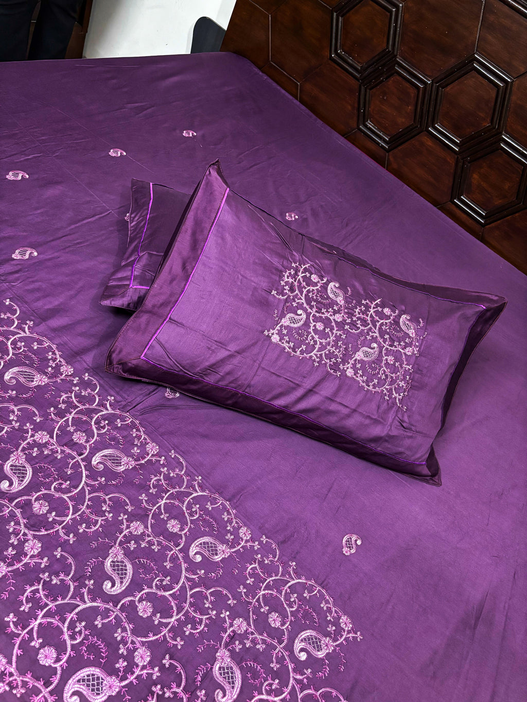 Mauve Embroidery Pure Cotton Premium King Bed Sheet - Avyana Bedding Collection