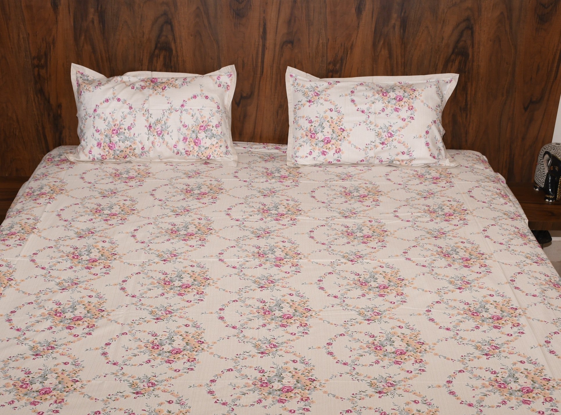 Rose Wreath Elegance Bedsheet – Blush Pink Floral Grace - Avyana Bedding Collection